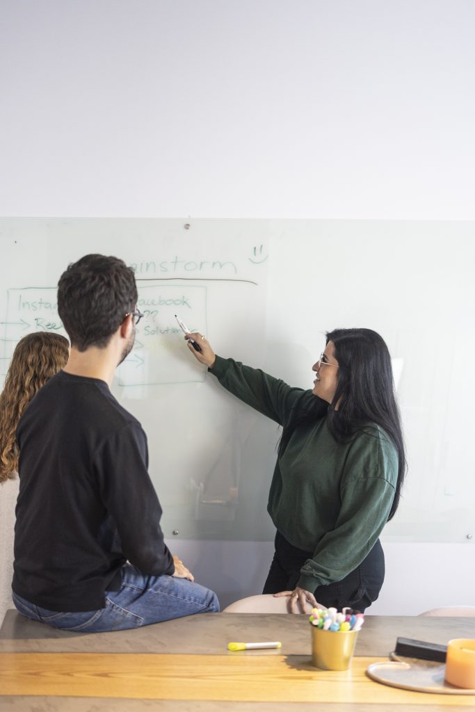 equipe_marketing_tableau_blanc