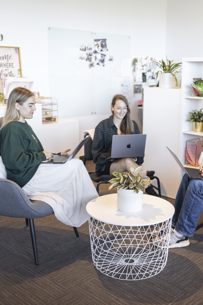 femme_bureau_meeting